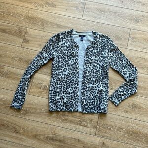 Gap Gray Leopard print Cardigan Sweater Size S